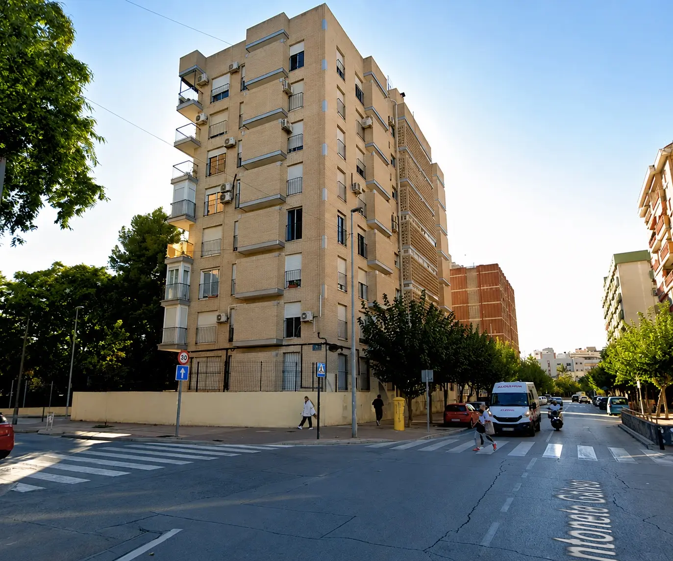 Fachada este del edificio en Av. Antonete Gálvez 6, Murcia