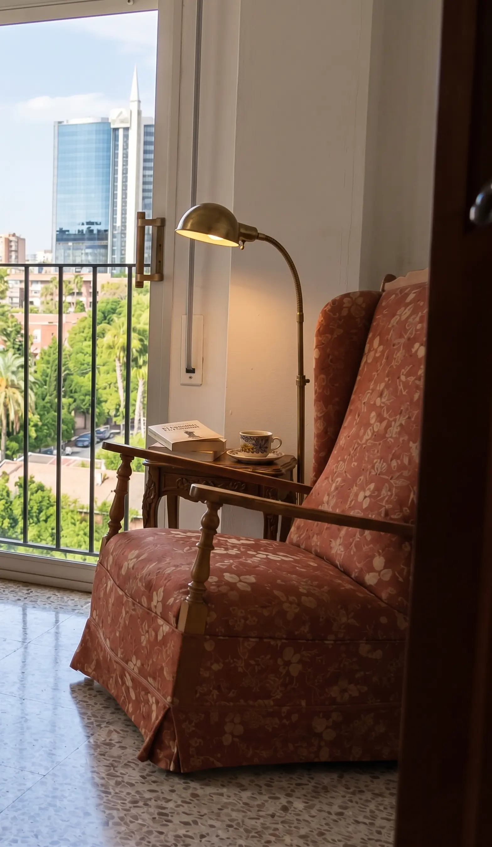 Vista interior del salón hacia la zona de comedor