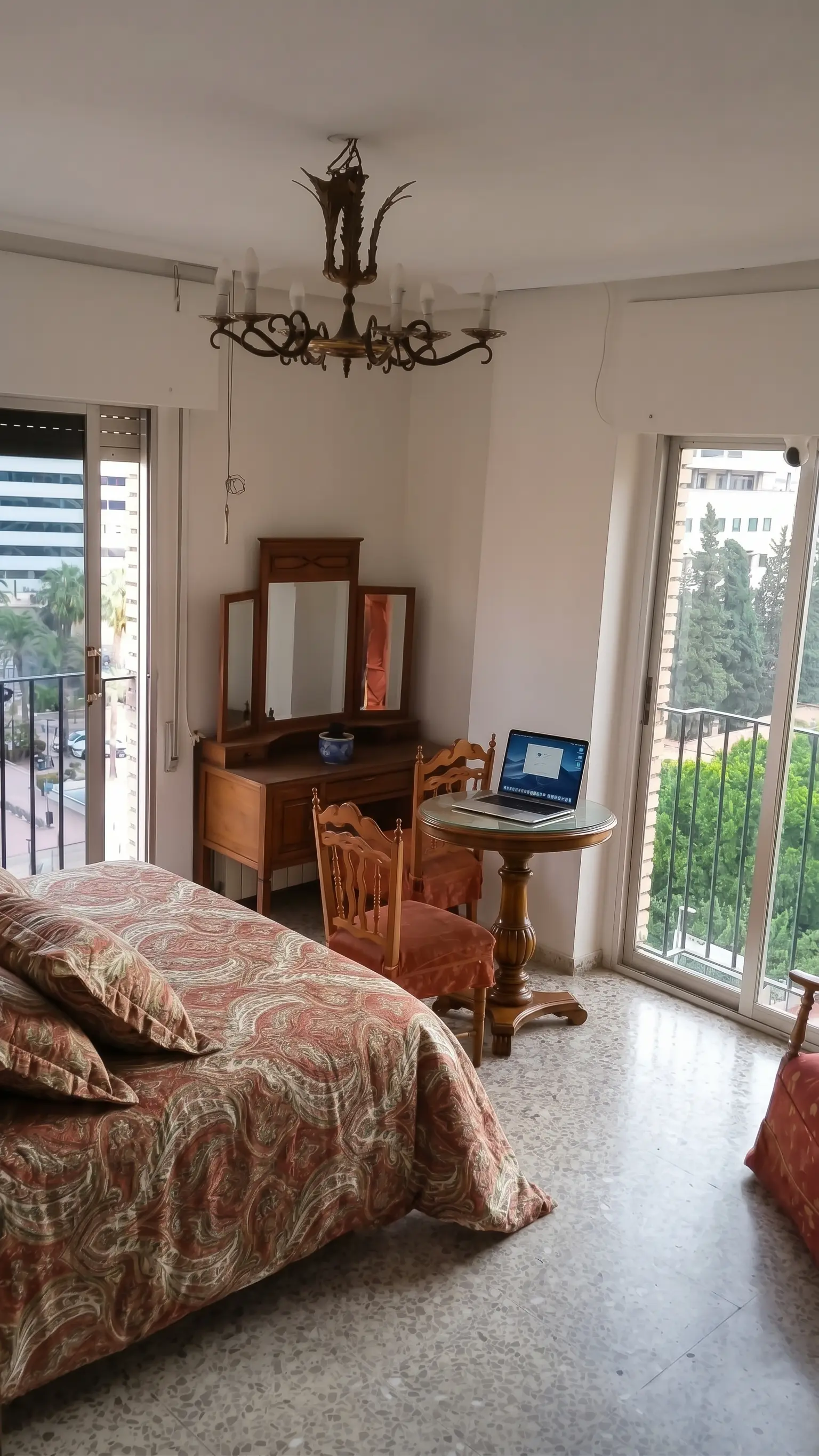 Dormitorio principal con armario empotrado